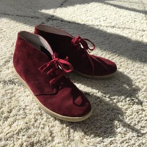 Red Velvet Clark’s Shoes size 9